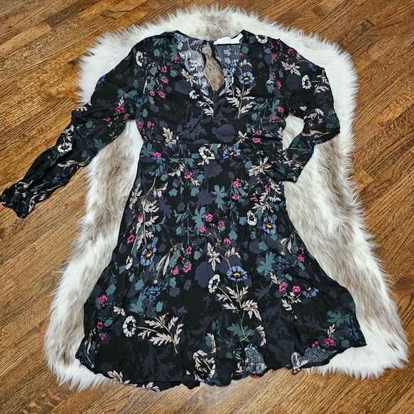 ASTR The Label Dress Womens M V-Neck Bell Sleeve Fit & Flare Sheath Floral Lace - Picture 1 of 5